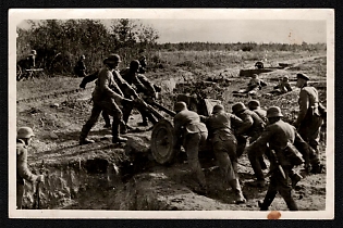 1933-1945 'A Battery of Field Howitzers Fires' Artilery Propaganda Postcard