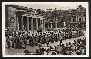1933-1945 'Berlin, Placing the Guard at the Memorial' Nazi Propaganda Postcard