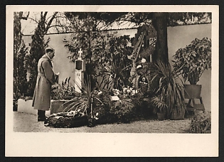 1938 'Adolf Hitler at His Parents' Grave in Leonding' Adolf Hitler Nazi Propaganda Postcard