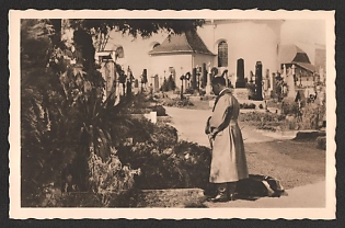 1938 'Adolf Hitler at His Parents' Grave in Leonding' Adolf Hitler Nazi Propaganda Postcard