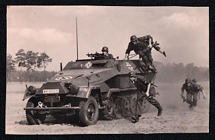 1933-1945 'Machine Gun Fire Protection from Panzergrenadiers to Clear a Field Position', Armored Vechicles Army Military, Third Reich Nazi Propaganda Postcard