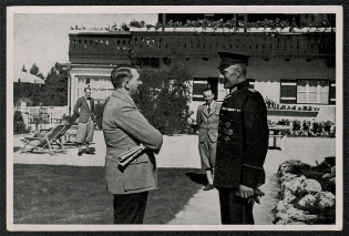 1933 A comrade in the field visits with the Fuhrer. Cigarette card